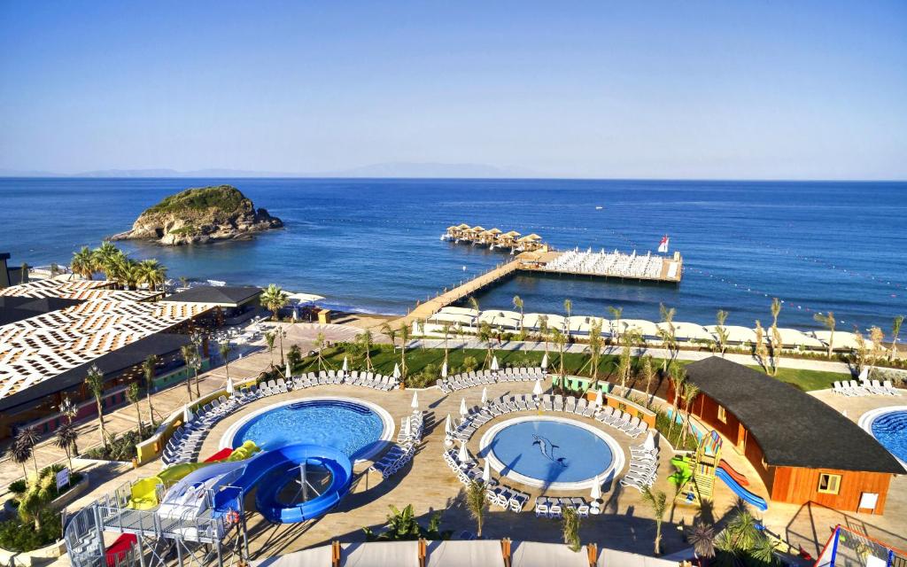 SUNIS EFFES ROYAL PALACE RESORT 