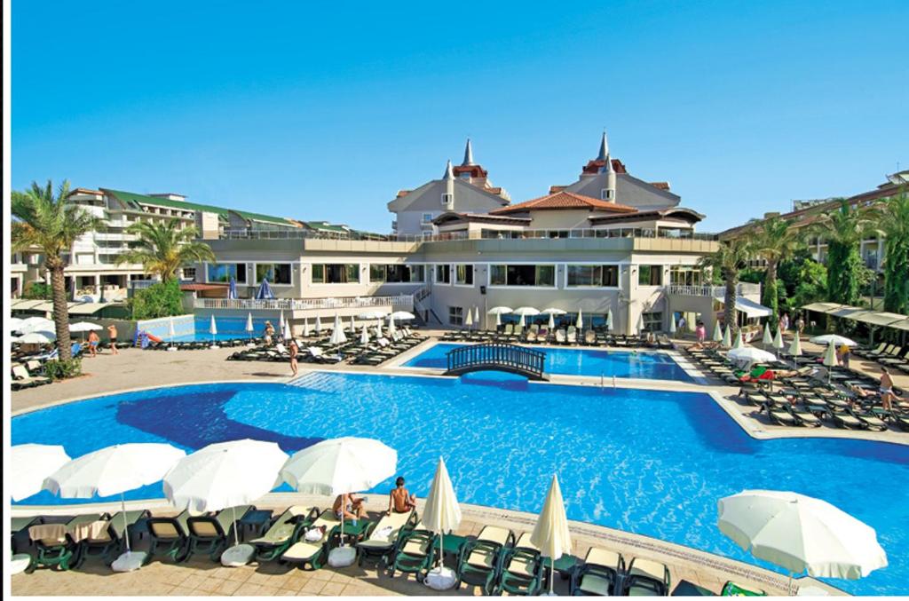 AYDINBEY FAMOUS RESORT