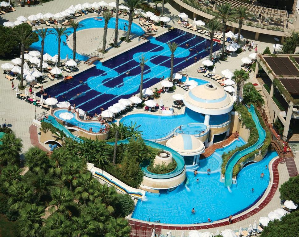 حیاط LIMAK ATLANTIS