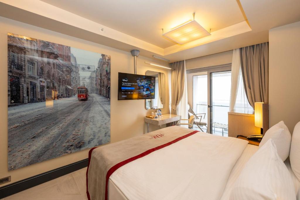 THE PEAK HOTEL