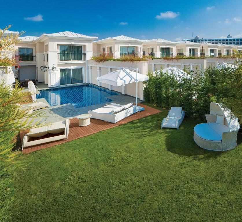 حیاط  Titanic Deluxe Belek