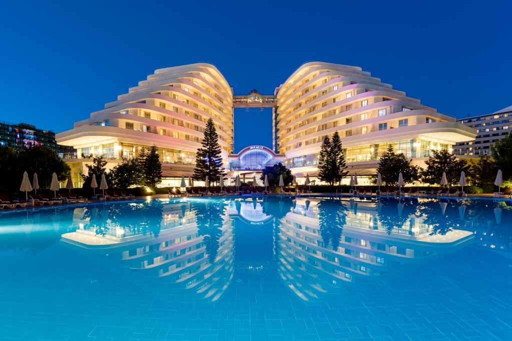 MIRACLE RESORT LARA